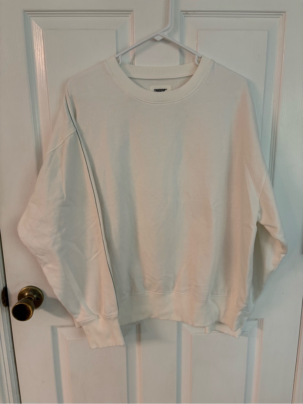 new American Eagle White Crewneck Sweatshirt with green lines